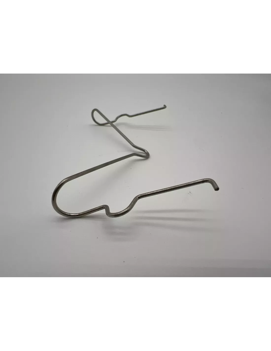 Clips / ressorts anti vibration des plaquettes dans l'étrier avant