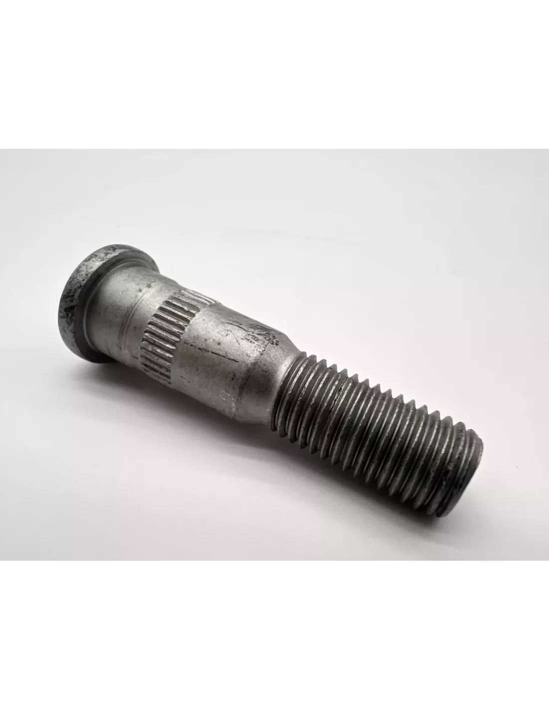 GOUJON DE ROUE AV LAND CRUISER TOYOTA - accessoire 4x4