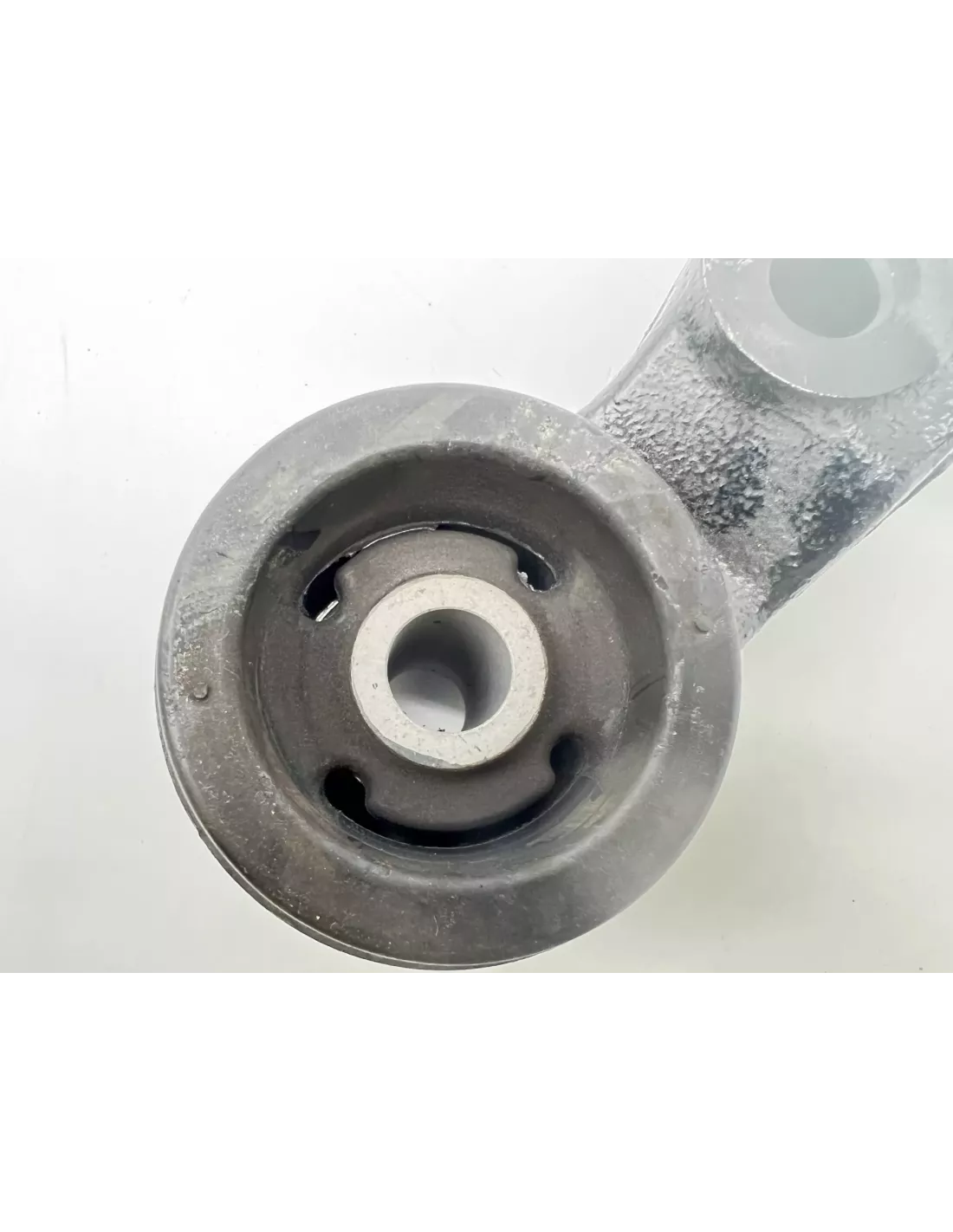 Support arrière de pont avant avec silent bloc HDJ100 TOYOTA -