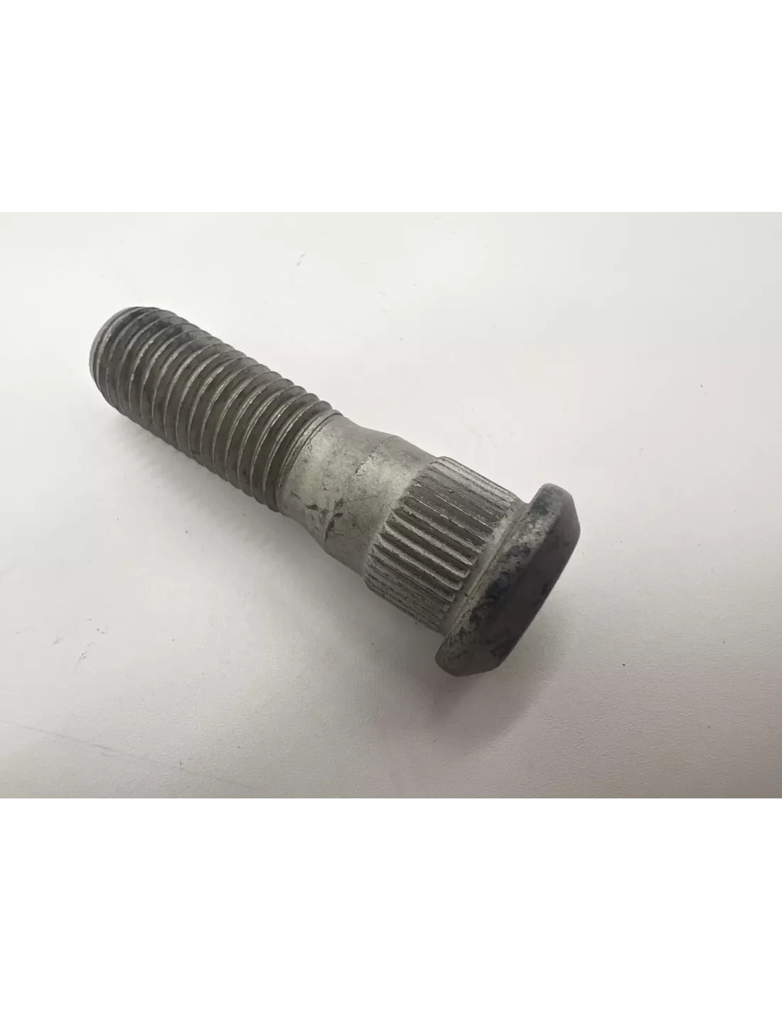 GOUJON ROUE AR J9 J12 J15 TOYOTA - accessoire 4x4