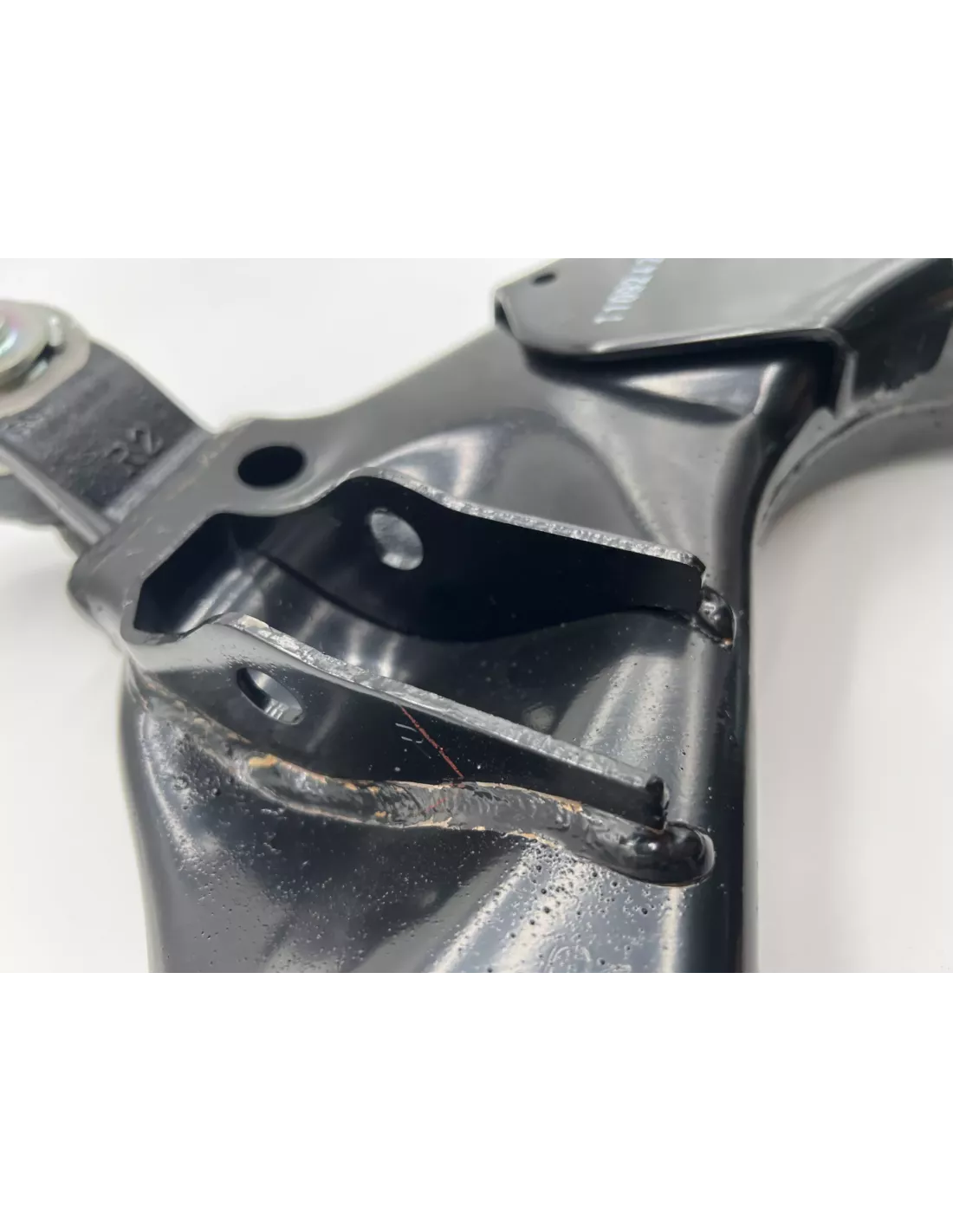 Triangle de suspension inférieur avant droit Hilux Vigo TOYOTA -