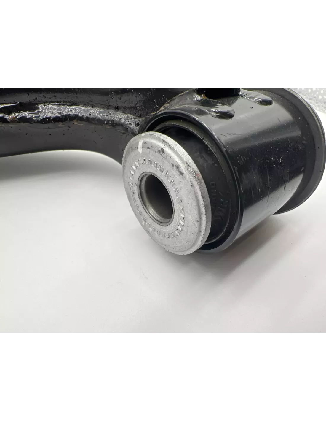 Triangle de suspension inférieur avant droit Hilux Revo TOYOTA -