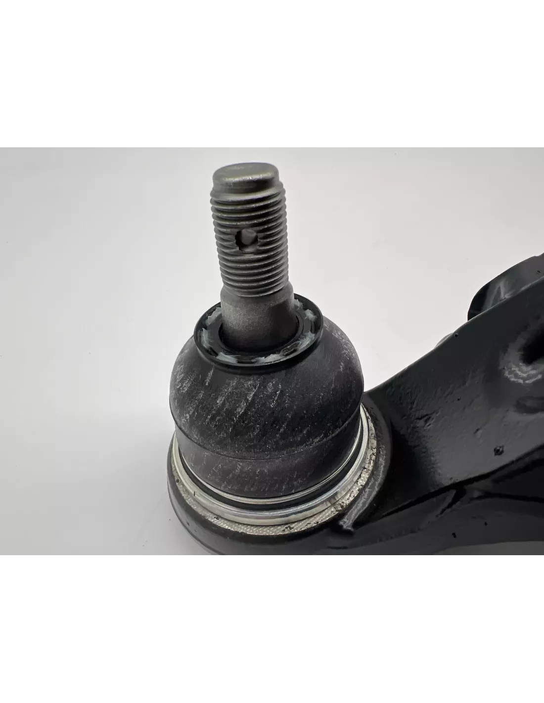 Triangle inférieur avant droit KDJ150 - Barre stabilisatrice standard