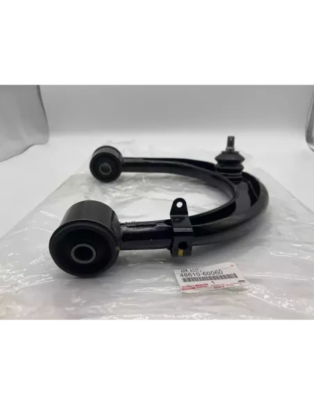 Triangle de suspension supérieur avant droit VDJ200 TOYOTA -
