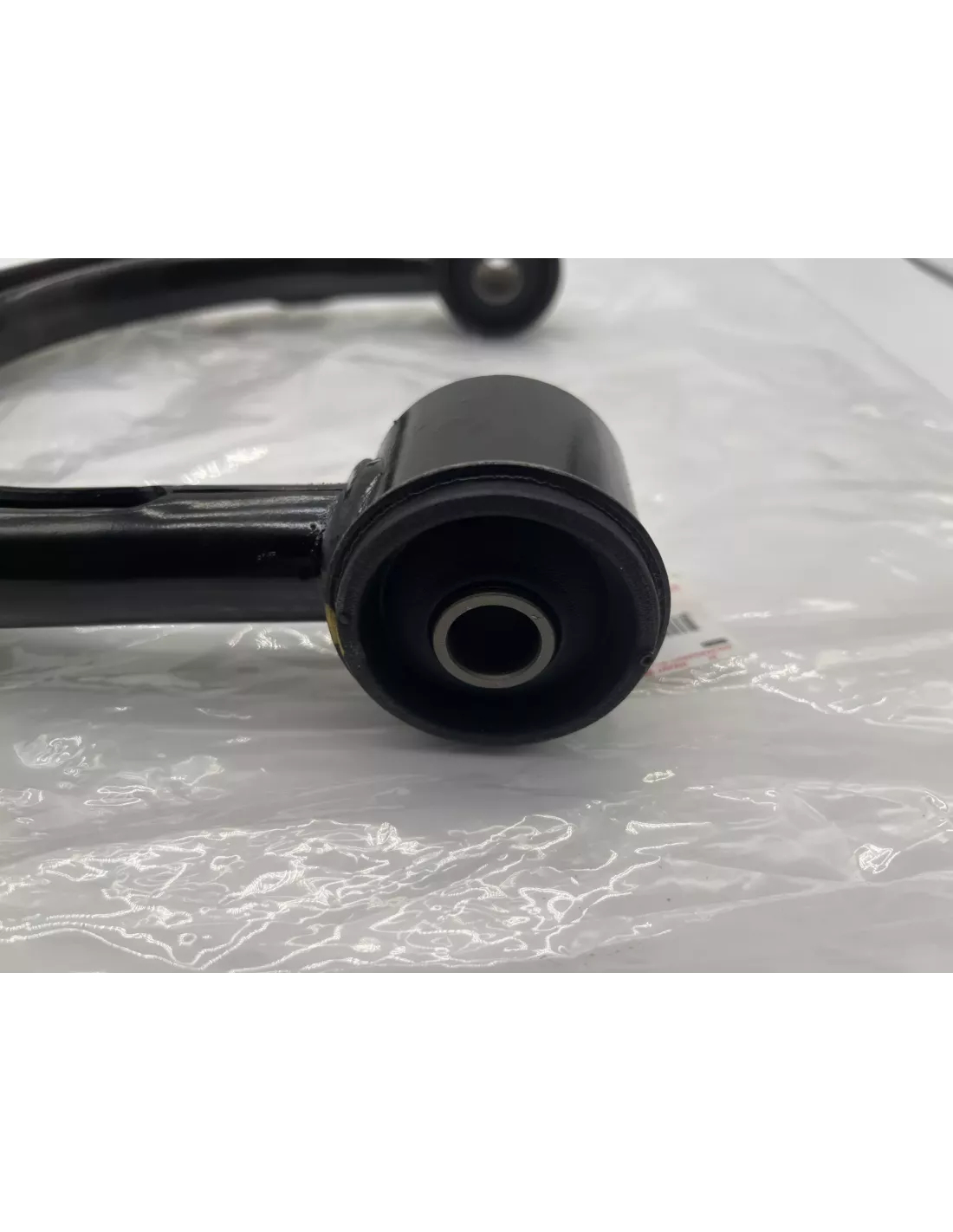Triangle de suspension supérieur avant droit VDJ200 TOYOTA -