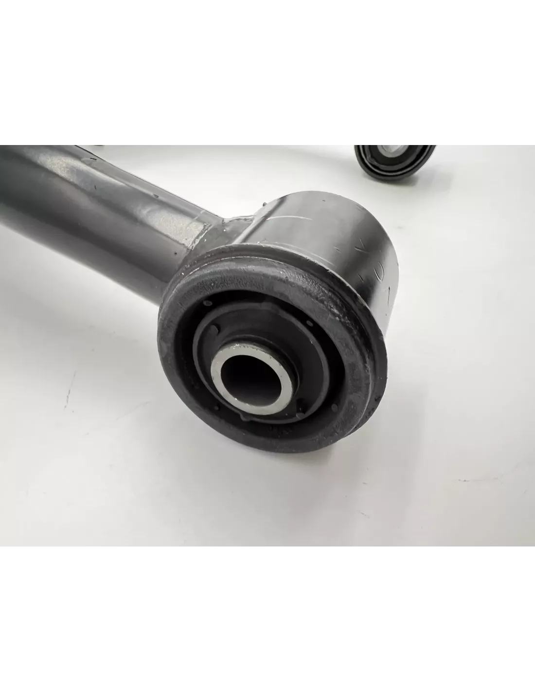 Triangle de suspension supérieur avant droit Land Cruiser KDJ12 KDJ15