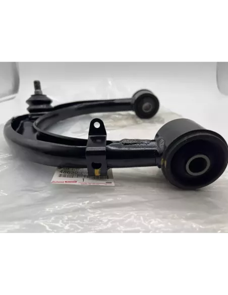 Triangle de suspension supérieur avant gauche VDJ200 TOYOTA -