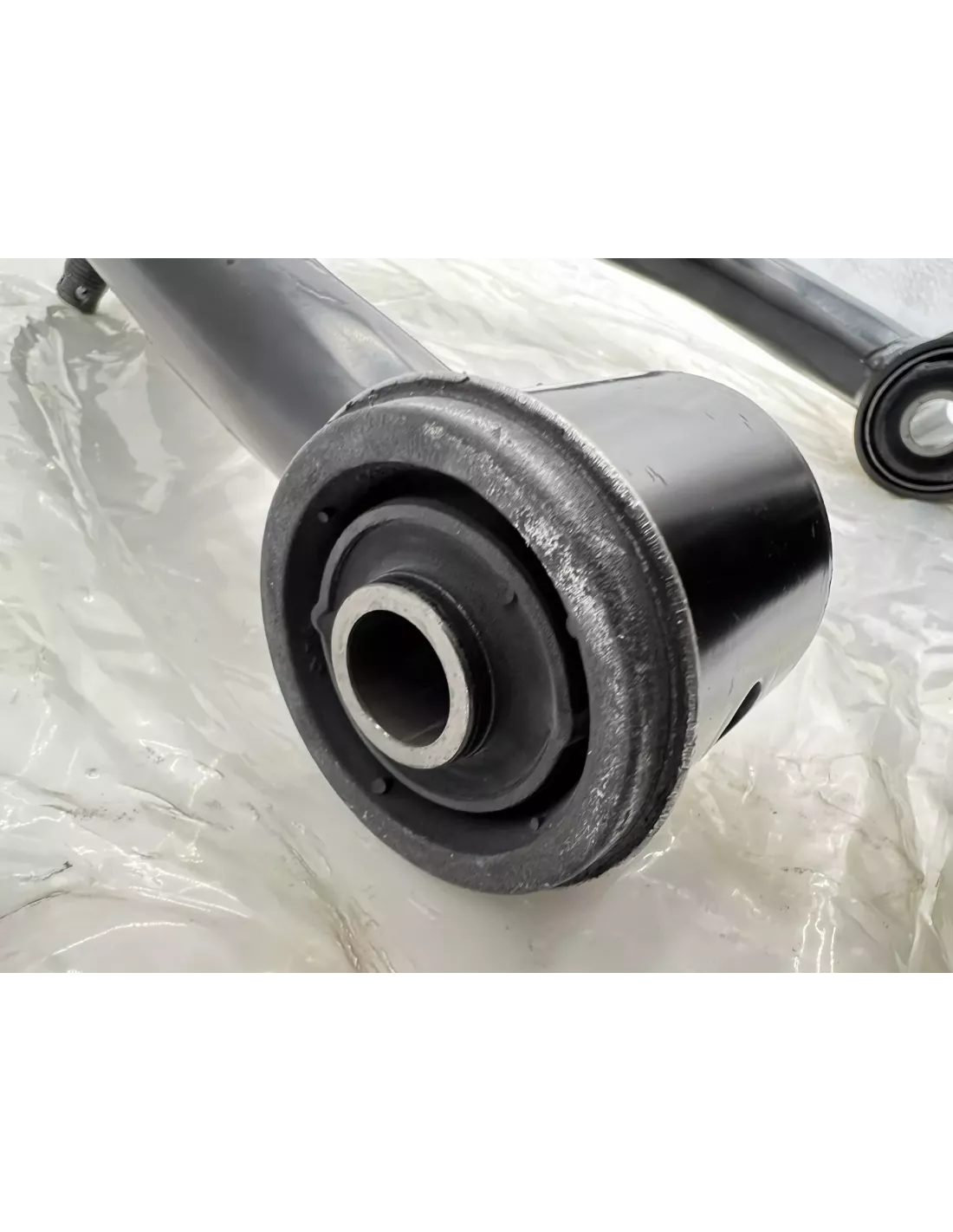 Triangle de suspension supérieur avant gauche Land Cruiser KDJ12