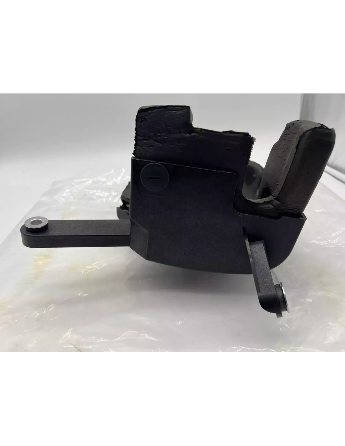 Carter plastique avec mousse insonorisant isolant pompe à injection