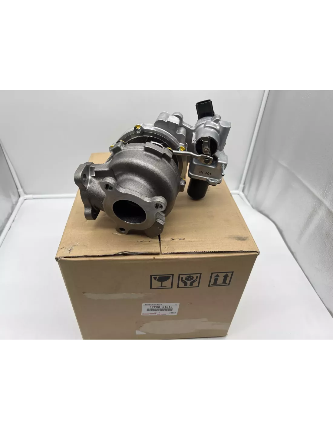 Turbocompresseur gauche géométrie variable Toyota VDJ200 TOYOTA -