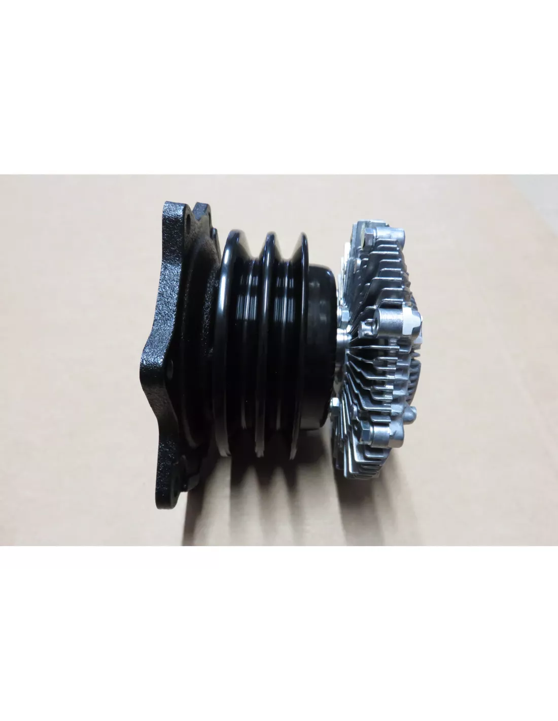 Pompe à eau Terrano 2.7TD - Entraxe viscocoupleur 135mm AISIN -