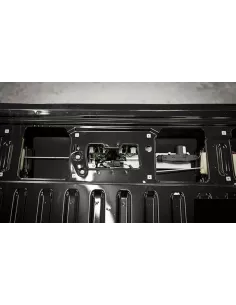 Sistema di chiusura centralizzata per portellone 2