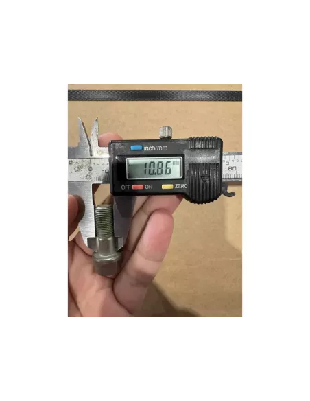 Boulon entre tulipe et arbre de transmission Ø11x27mm TOYOTA -