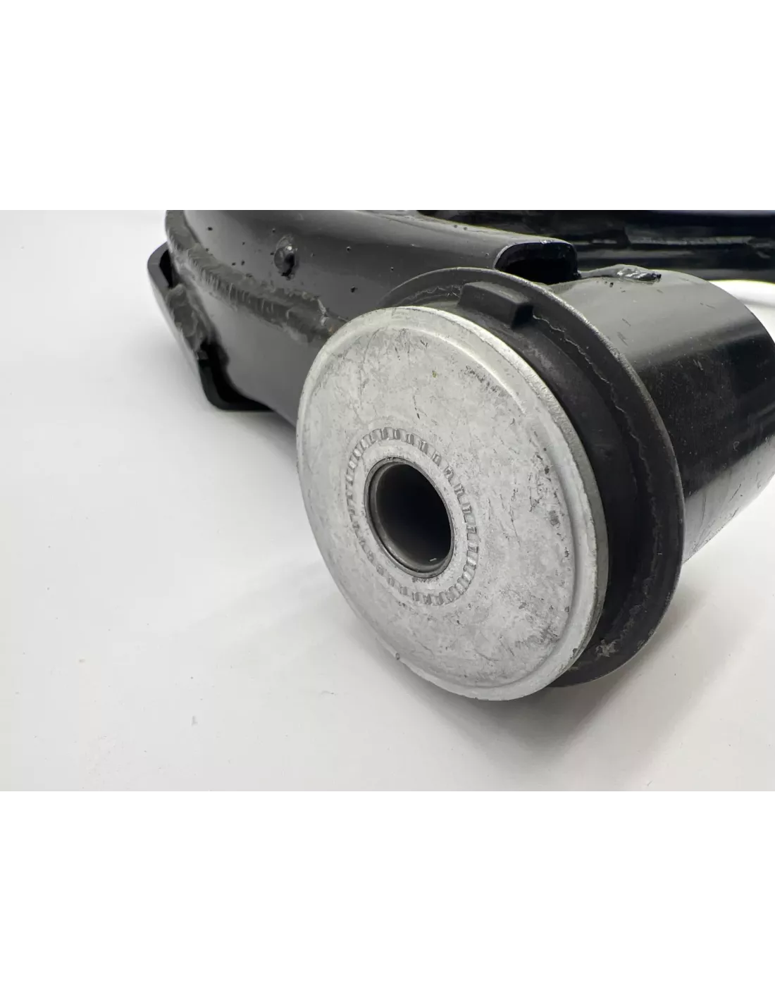 Triangle de suspension inférieur avant droit Hilux Revo TOYOTA -