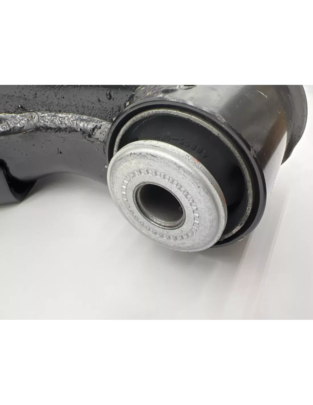 Triangle de suspension inférieur avant gauche Hilux Revo TOYOTA -