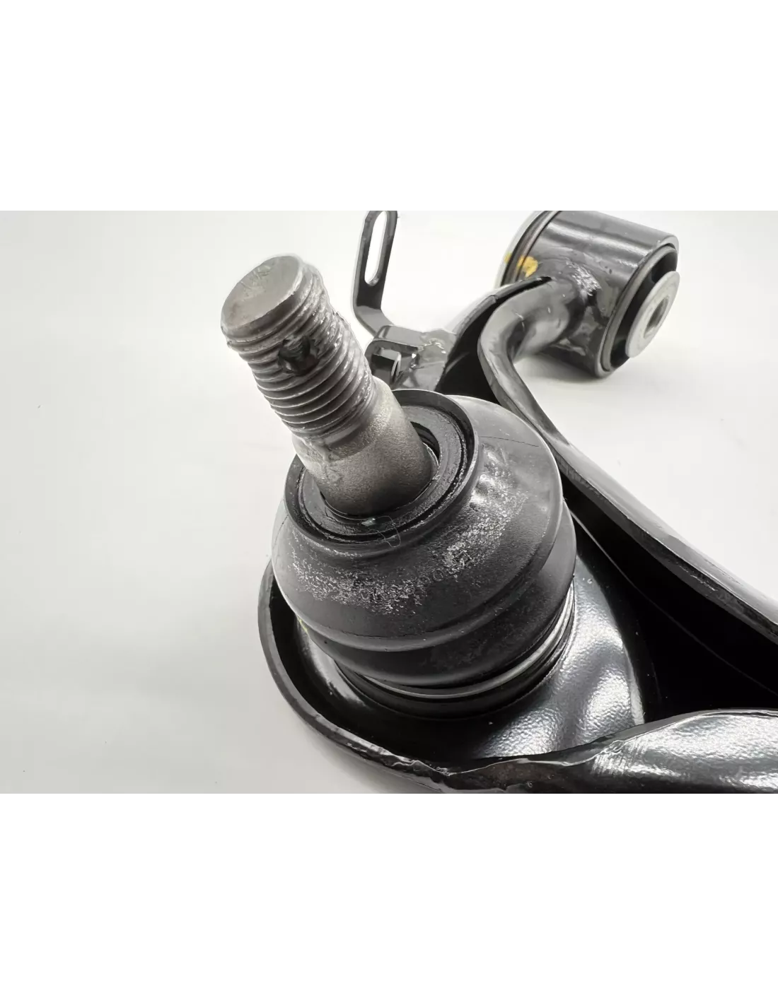 Triangle de suspension supérieur avant gauche HDJ100 TOYOTA -