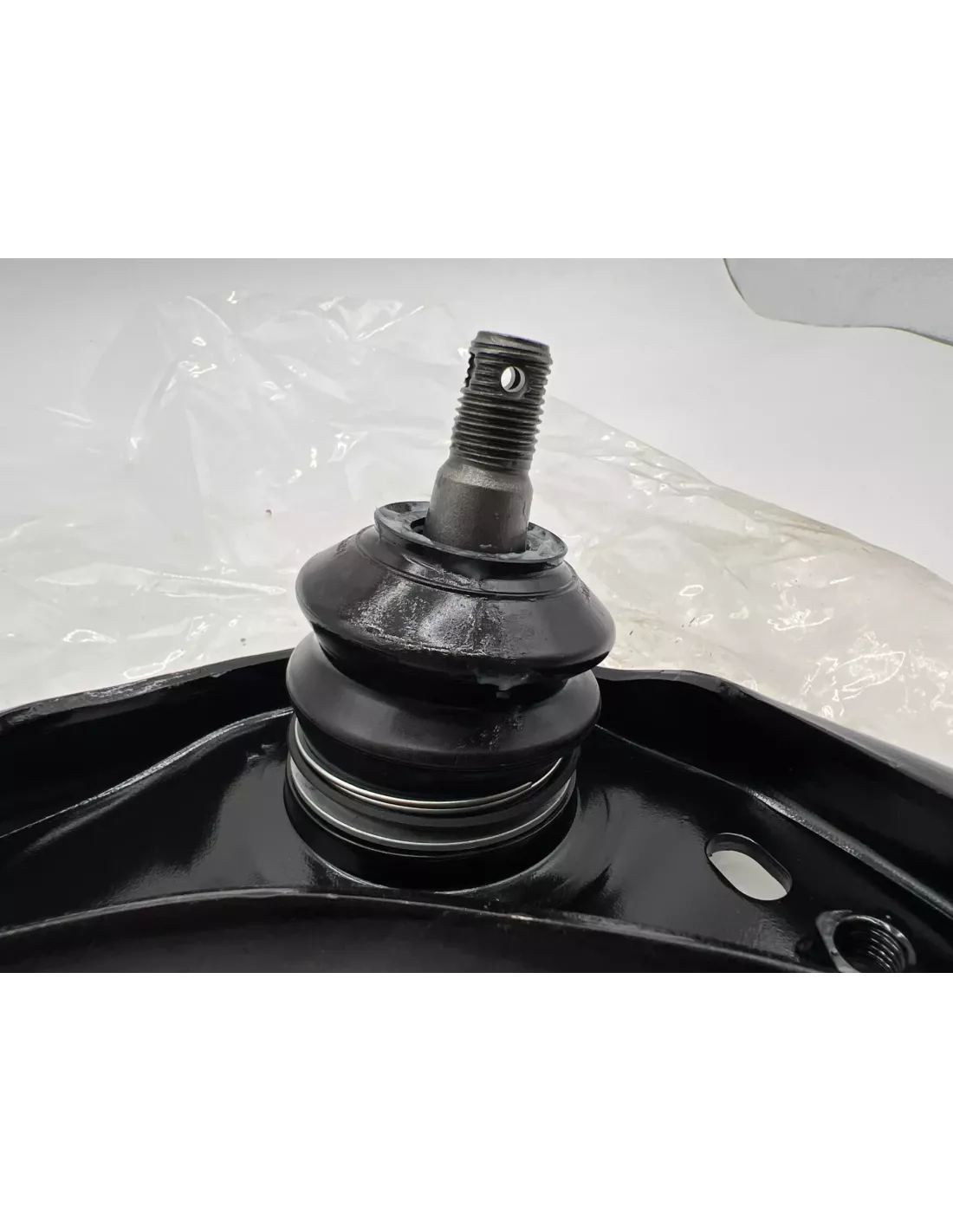 Triangle de suspension supérieur avant gauche VDJ200 TOYOTA -