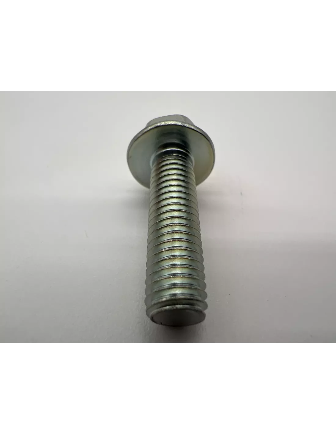 Boulon fixation pipe sur collecteur admission HDJ80 12s TOYOTA -