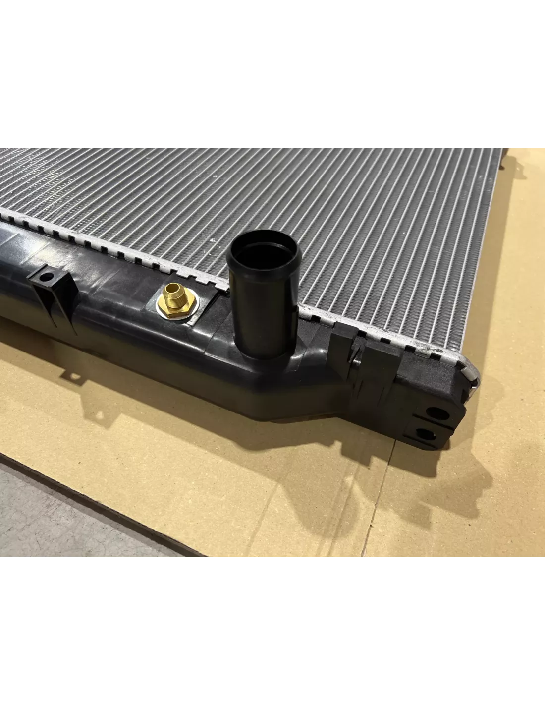 Radiateur adaptable HDJ80 - Compatible BVM et BVA DTC PARTS -
