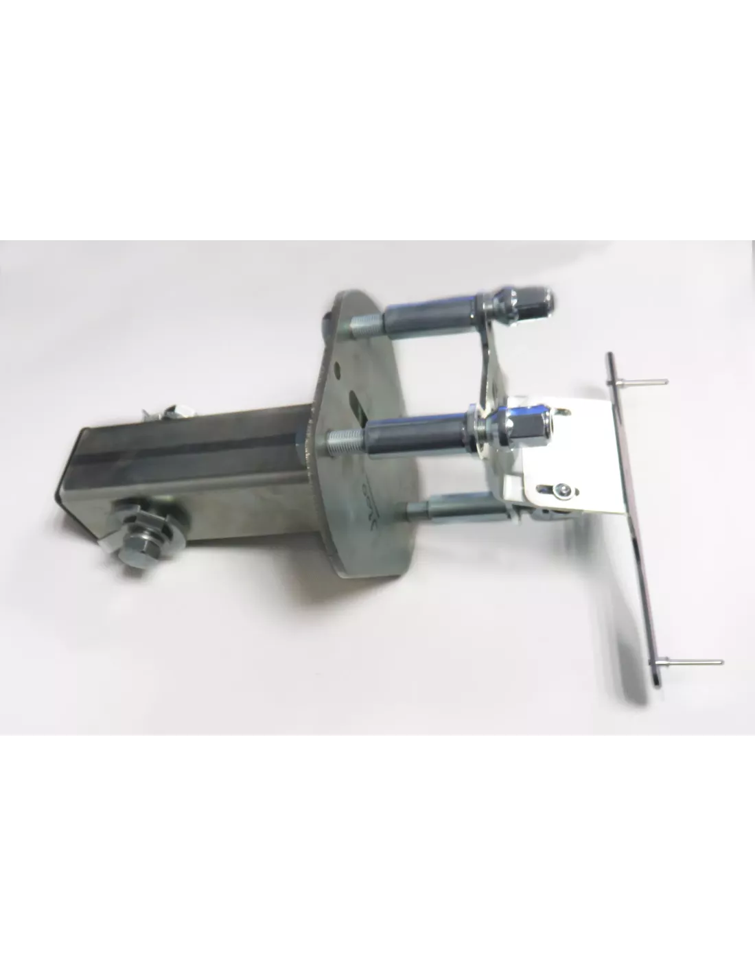 Fixation plaque immatriculation sur jante aluminium en 5x150 (HDJ100