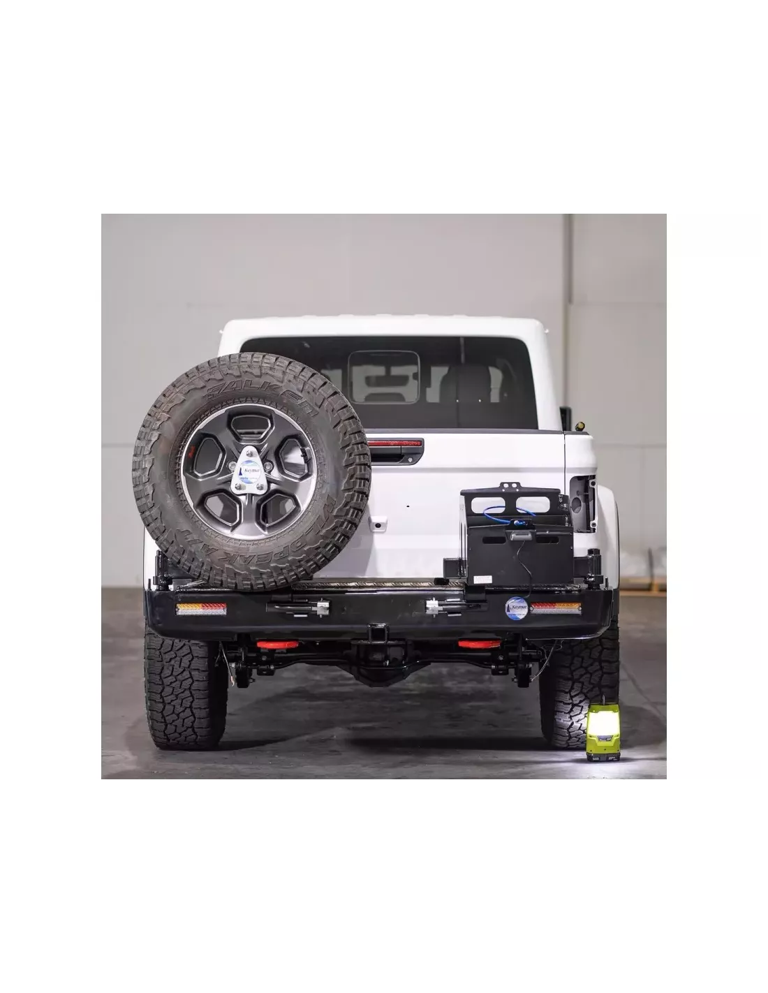 Porte roue arrière gauche pour pare chocs arrière Kaymar Jeep