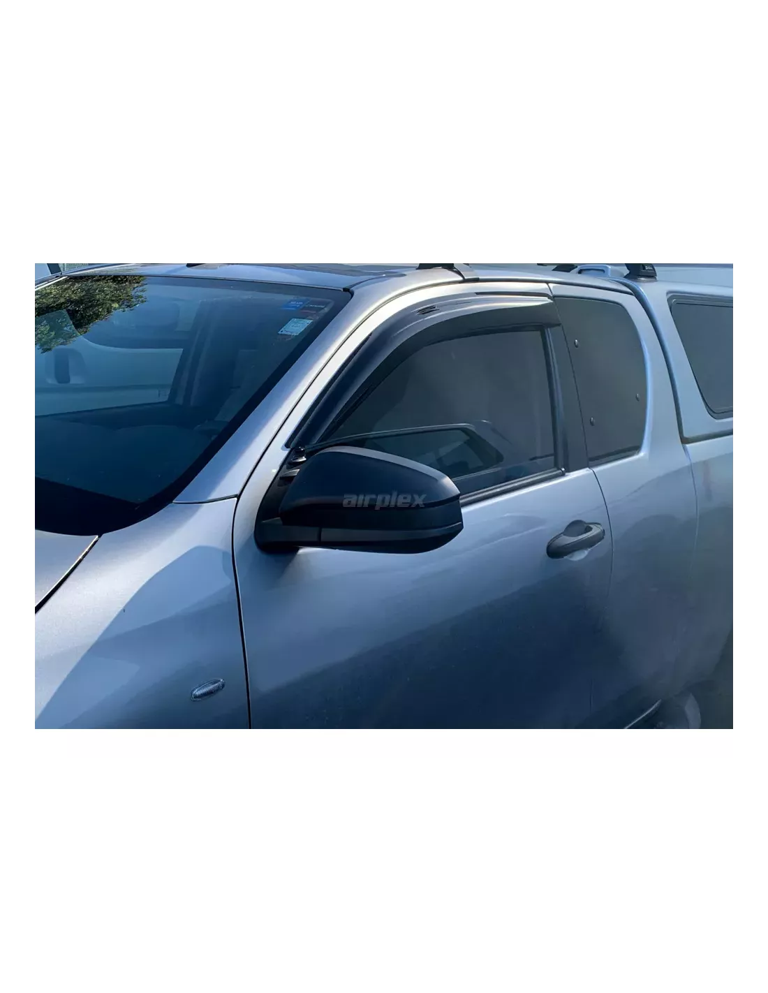 Jeu 2 déflecteurs de vitre avant Hilux Revo simple et Xtra cabine -