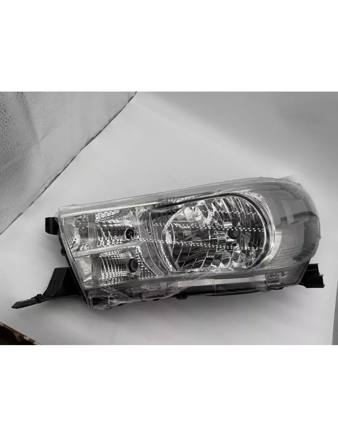 Optique avant gauche réglage électrique halogène Toyota Hilux Revo