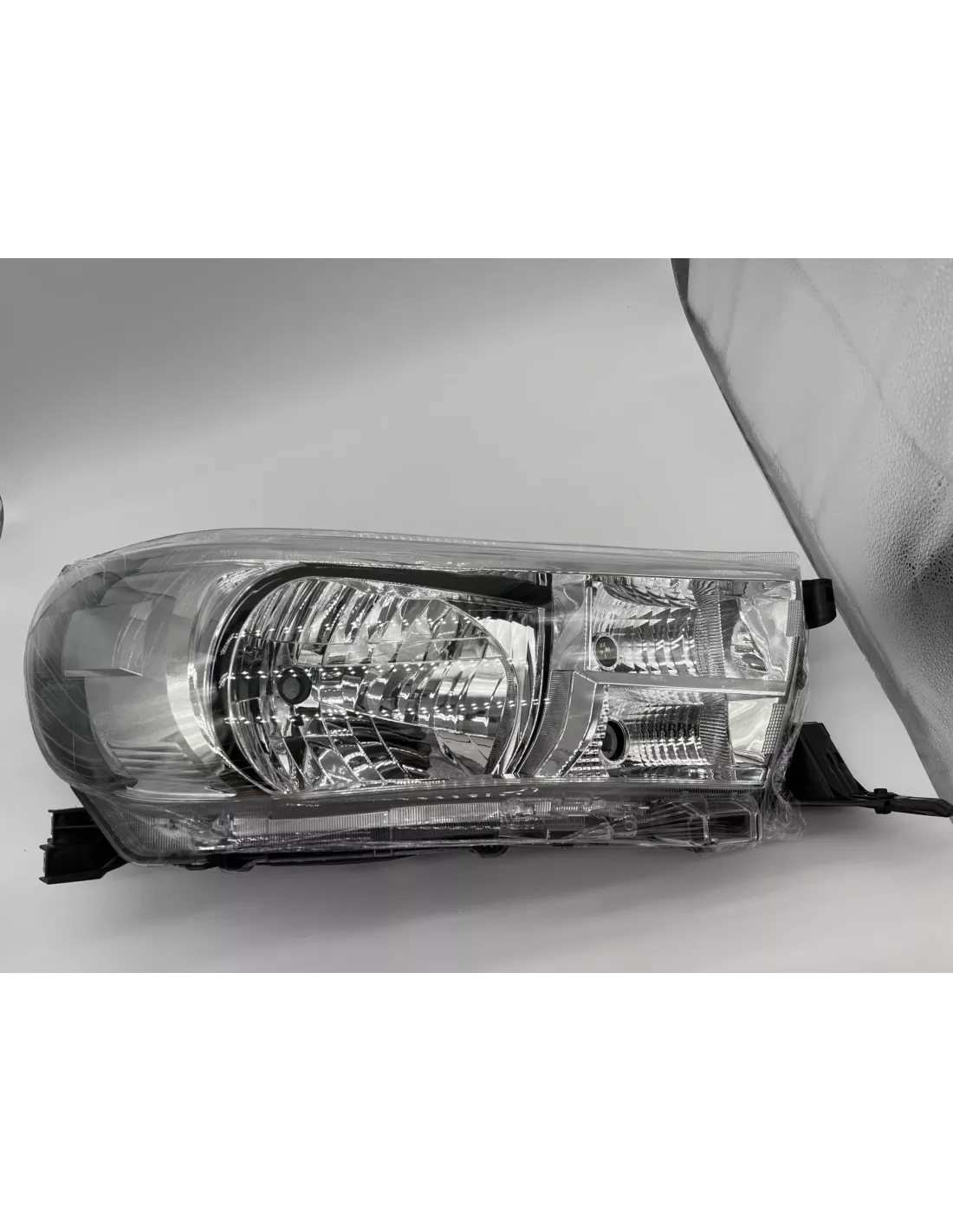 Optique avant droit réglage électrique halogène Toyota Hilux Revo
