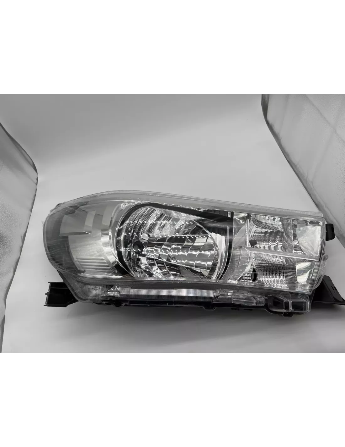 Optique avant droit réglage manuel halogène Toyota Hilux Revo