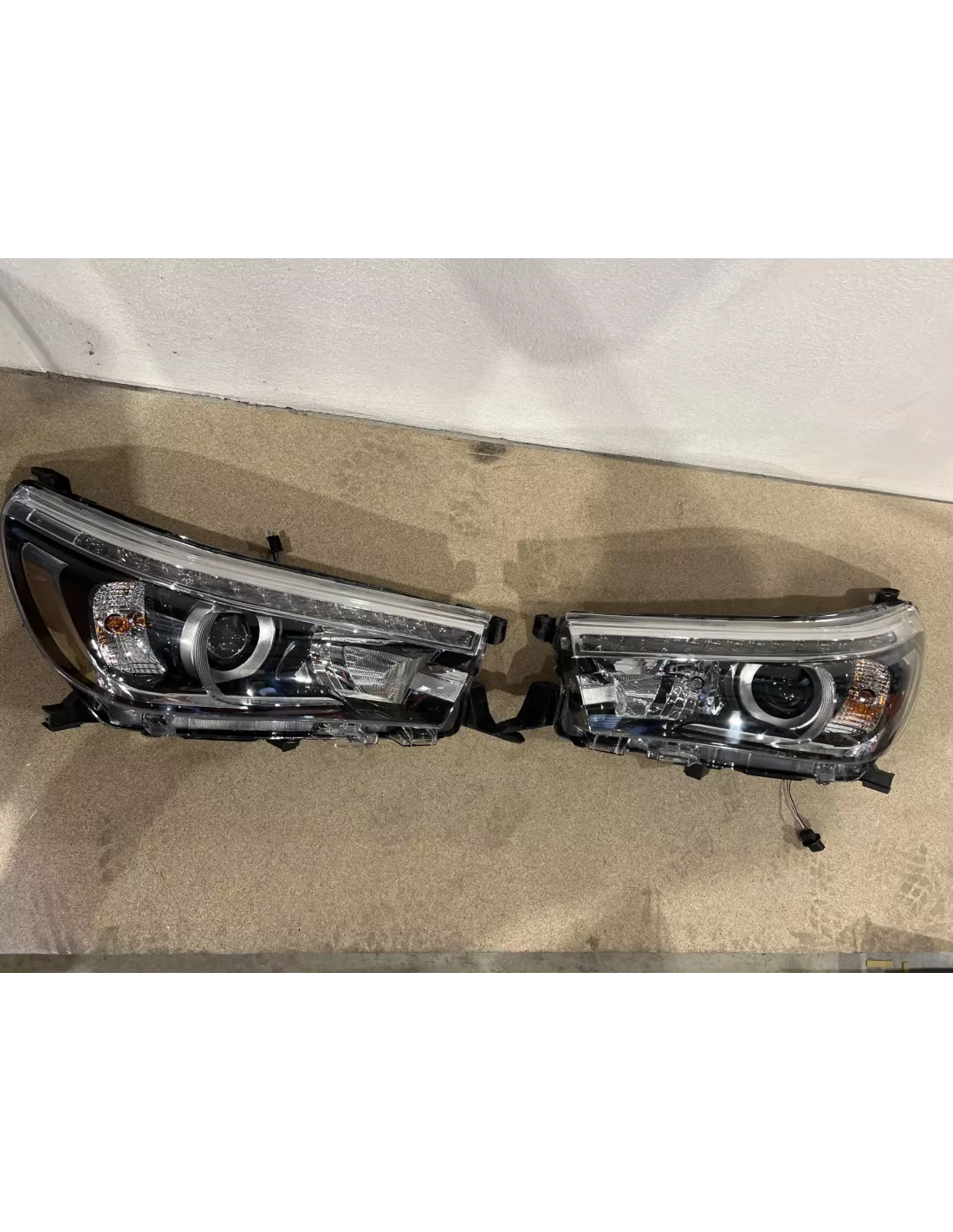 Paire optiques avant à leds Toyota Hilux Revo 2016-2018 - en