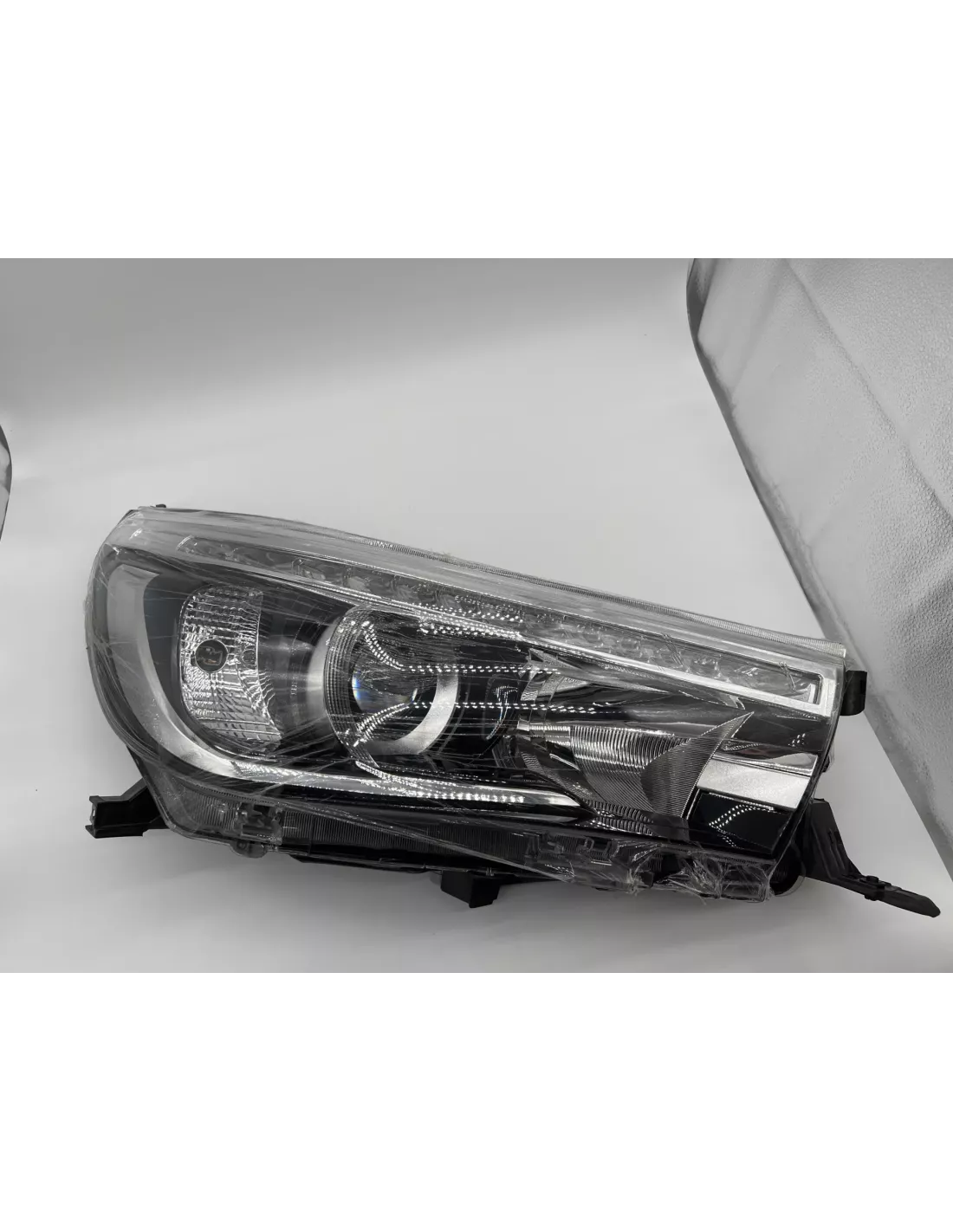 Optique avant droit réglage électrique leds Toyota Hilux Revo