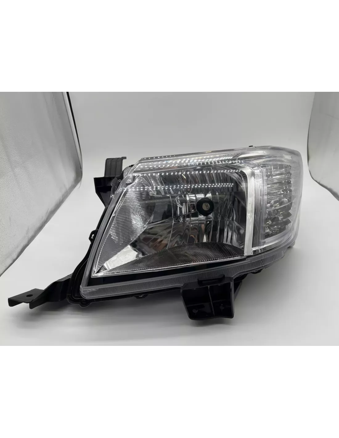 Optique avant gauche Hilux Vigo 2012-2015 - Réglage manuel ou