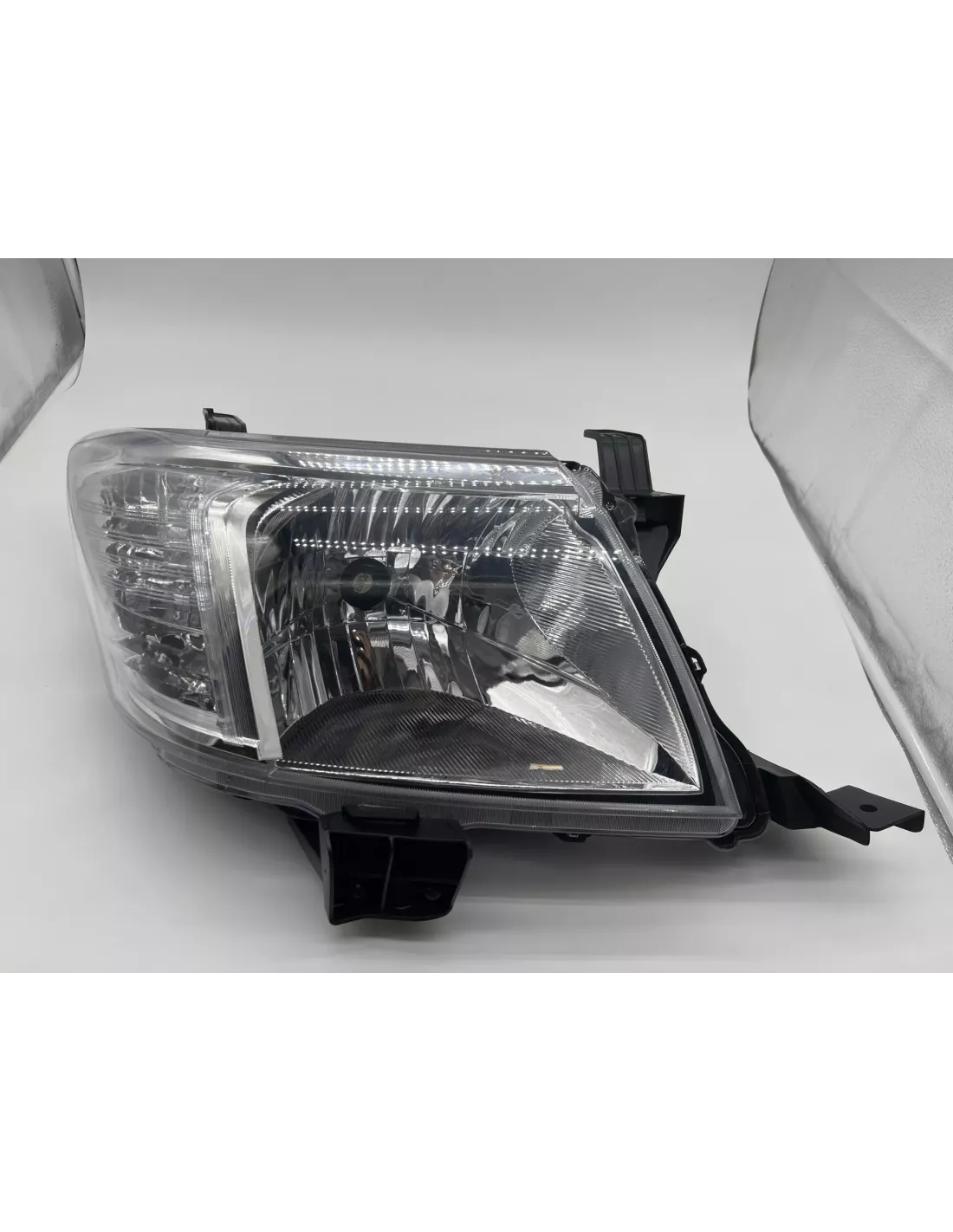 Optique avant droit Hilux Vigo 2012-2015 - Réglage manuel ou
