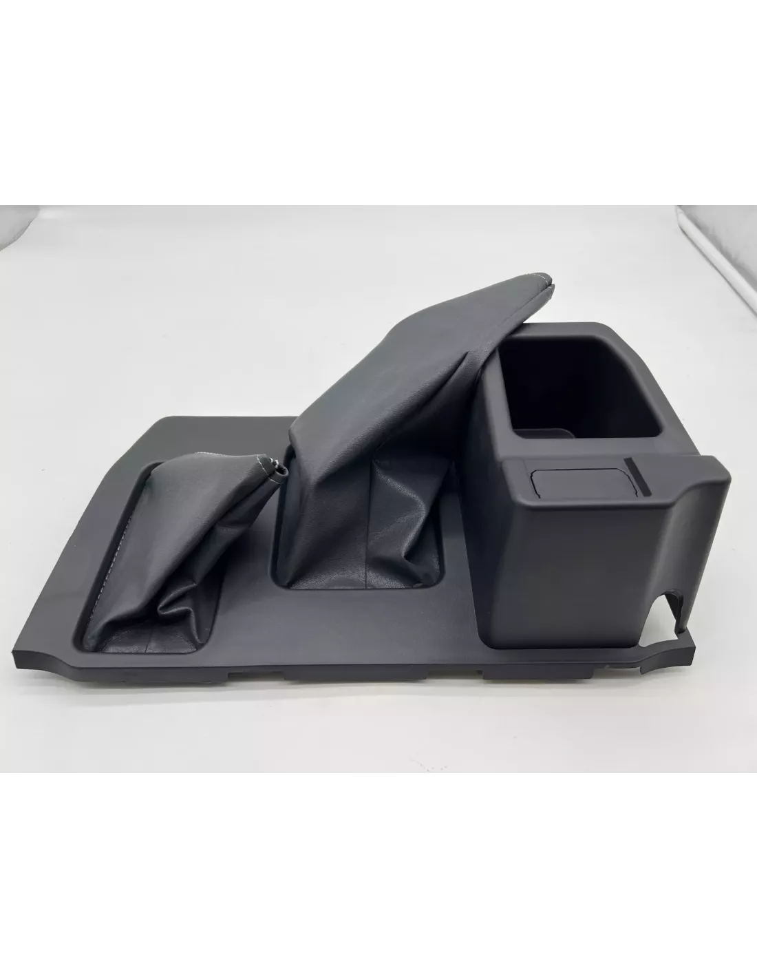 Console centrale vide poche autour levier de vitesse avec porte