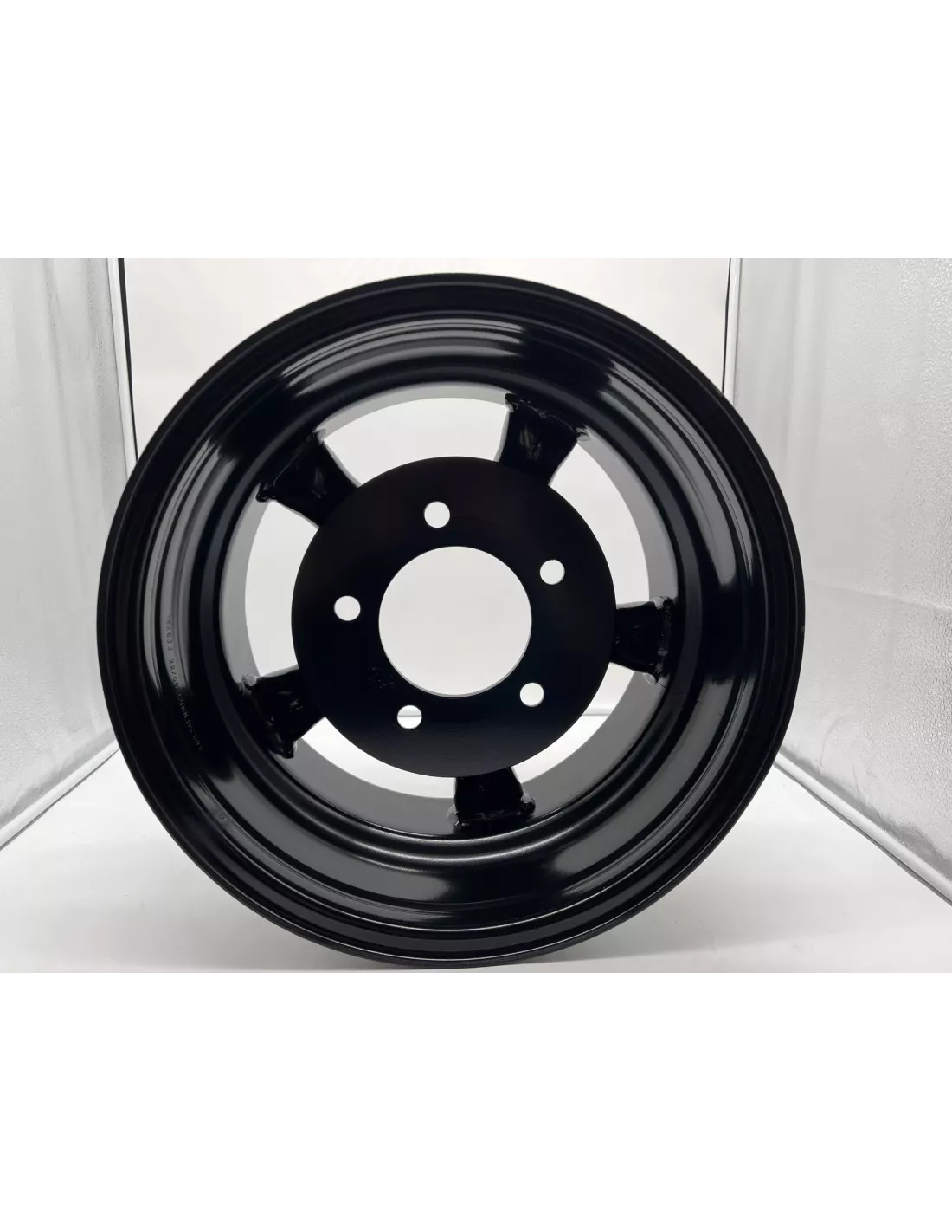 Jante acier Mach 5 noire 8x16 5x165.1 Land Rover Defender