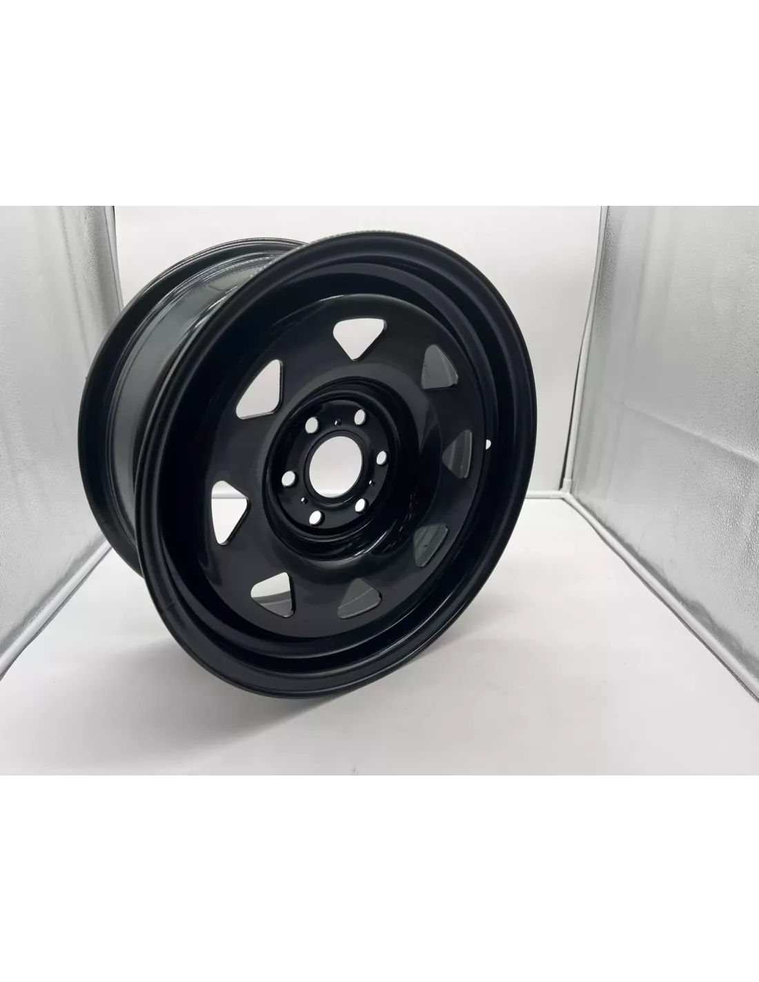 Jante acier Triangular noire 7x16 6x114.3 Nissan Navara D40 D23