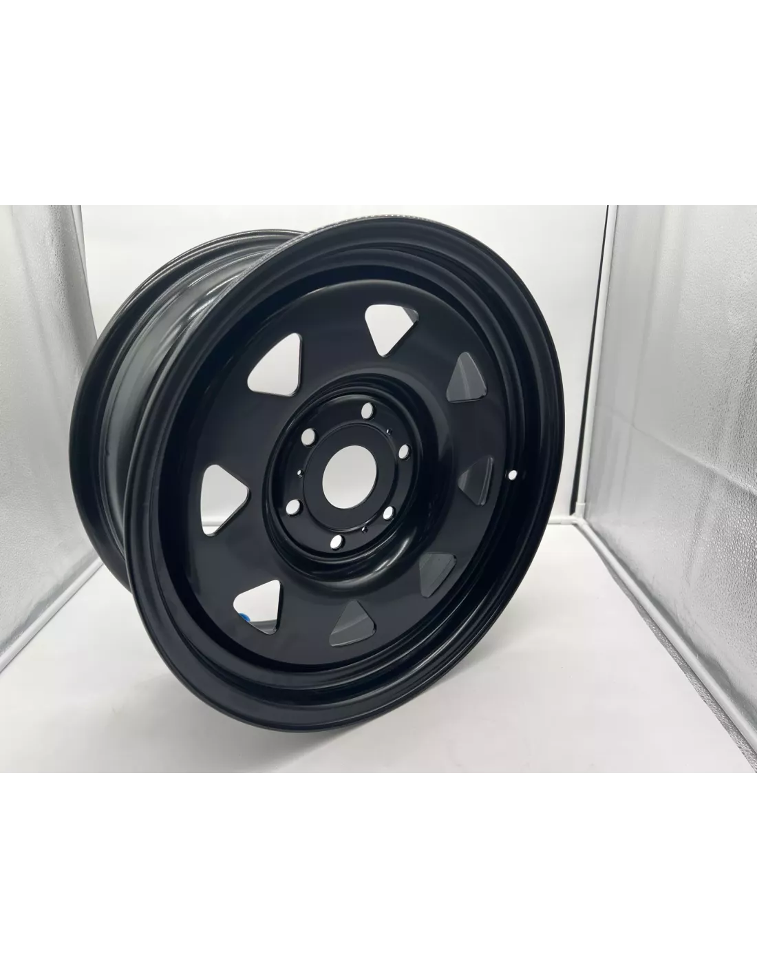 Jante acier Triangular noire 7X17 6x139.7 Mitsubishi L200 avant 2019