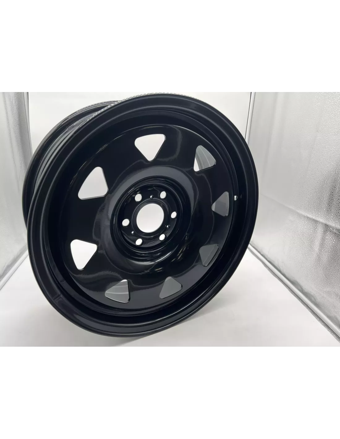 Jante acier Triangular noire 7x17 6x114.3 Nissan Navara D23