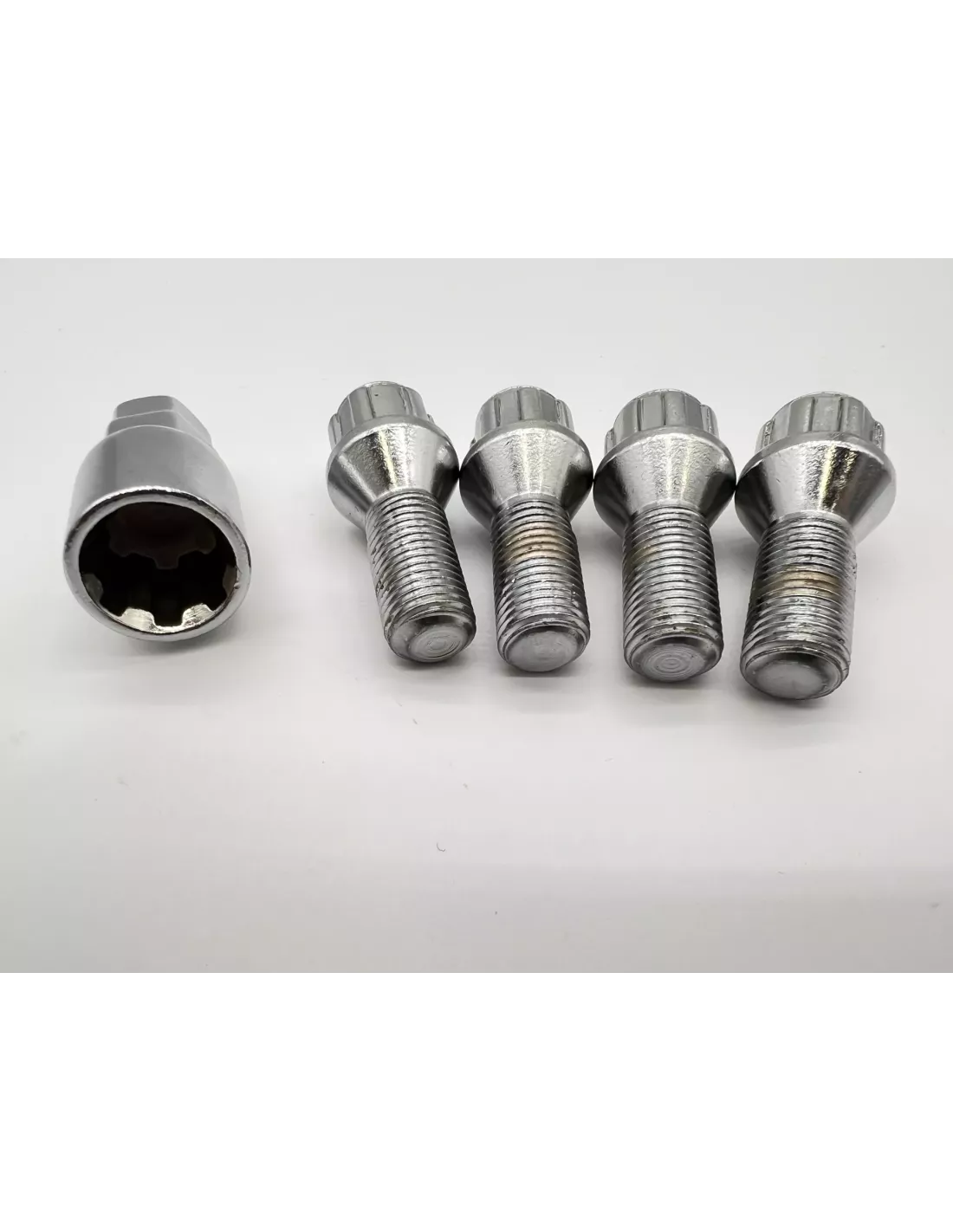 Lot de 4 goujons de roue antivol chromés 14x150 - Cône 60° DTC PARTS