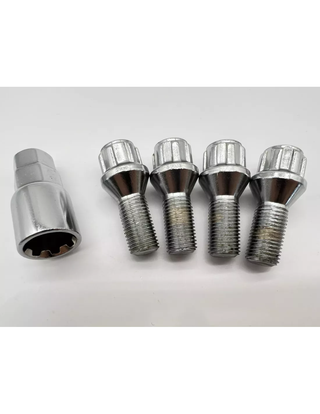 Lot de 4 goujons de roue antivol chromés 14x150 - Cône 60° DTC PARTS