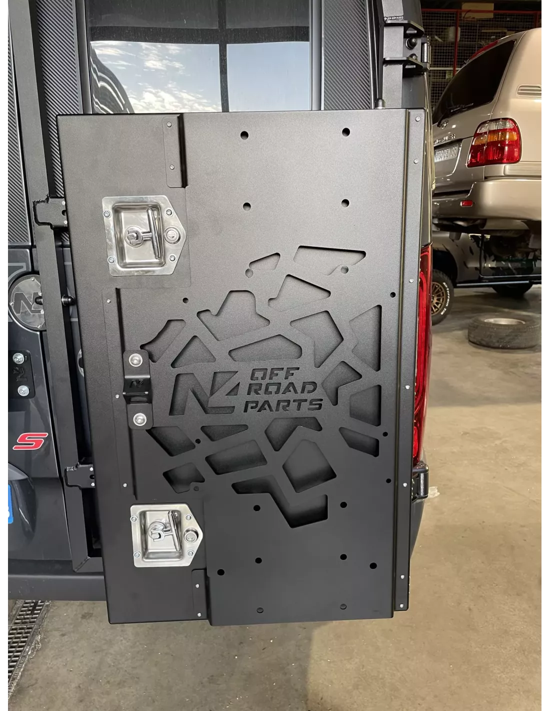 Coffre en aluminium pour le porte tout N4-PR3000 sur Mercedes