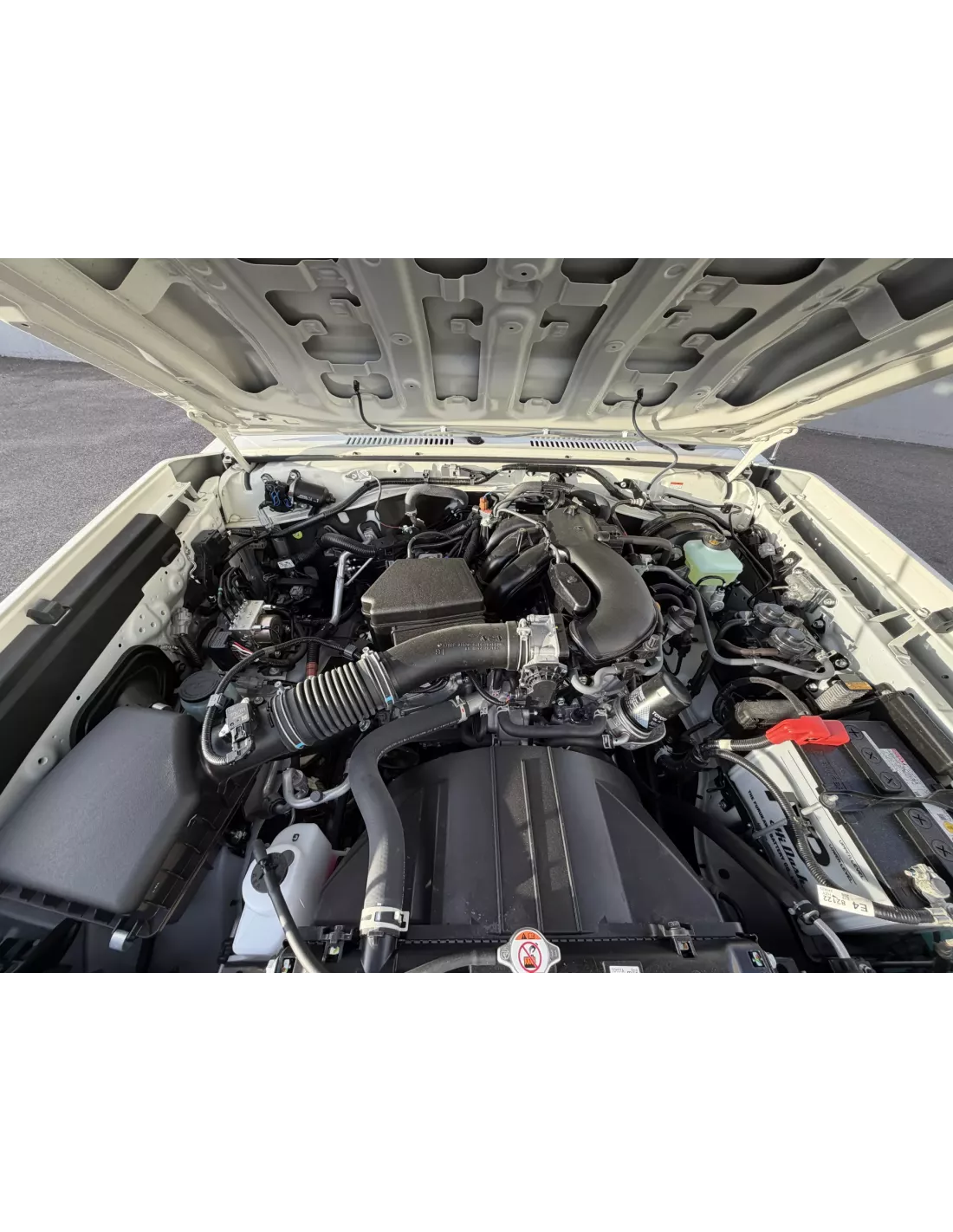TOYOTA GRJ78 BVM BLANC INTERIEUR GRIS - accessoire 4x4