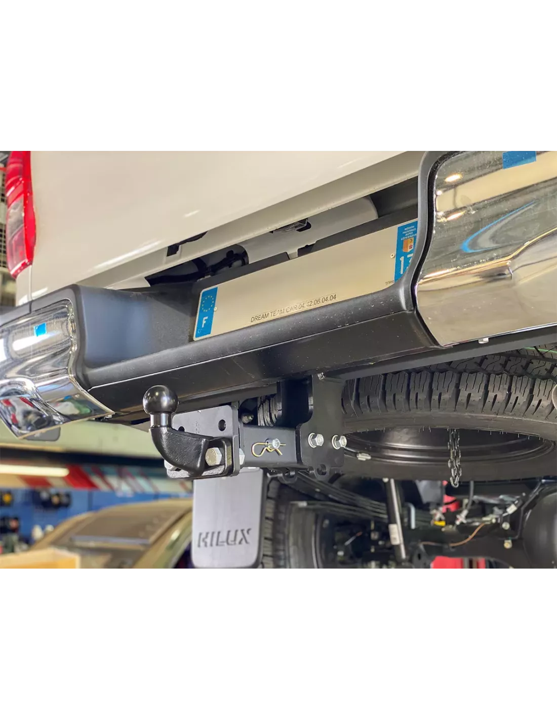 Attelage carré 2" homologué Toyota Hilux Revo -
