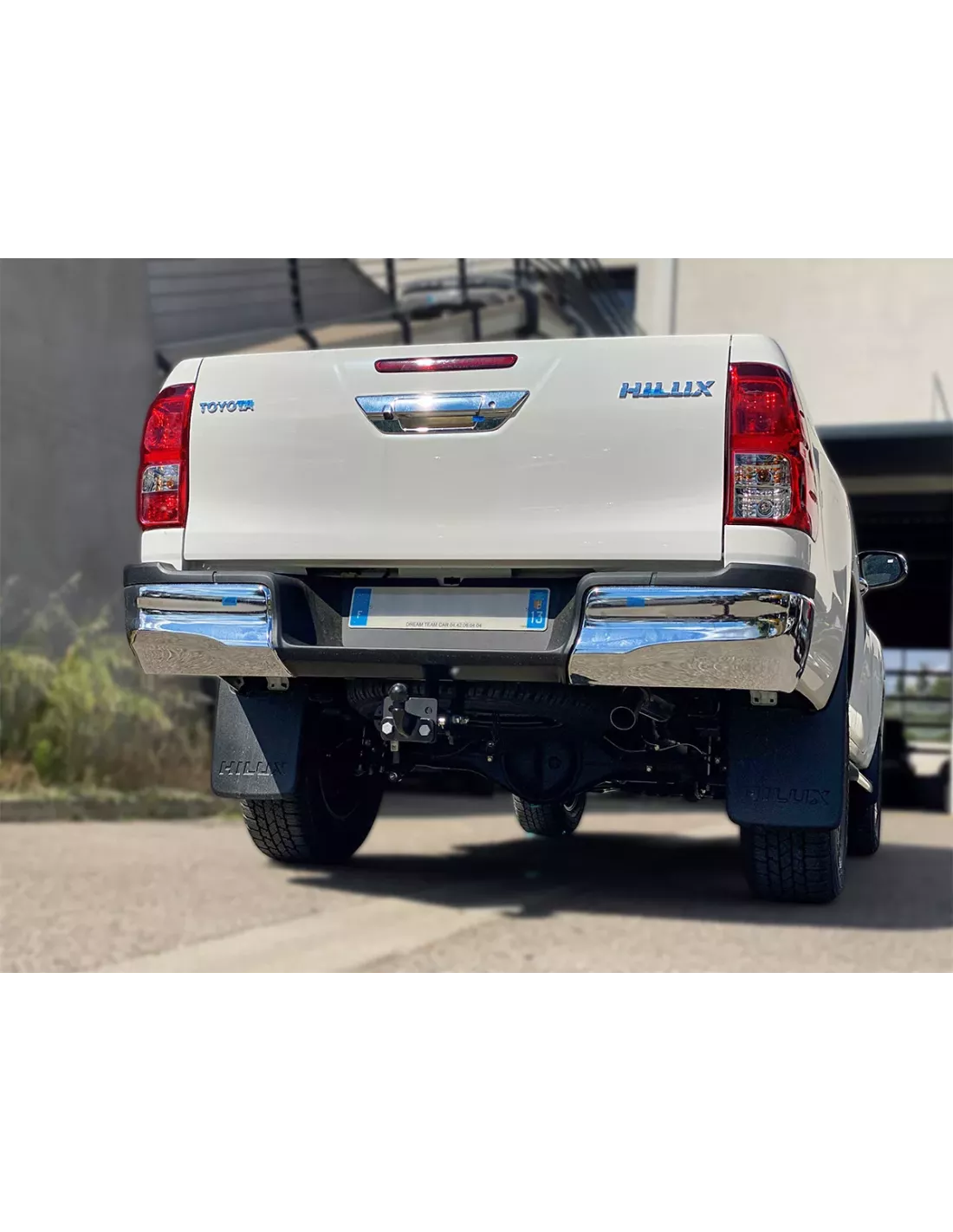 Attelage carré 2" homologué Toyota Hilux Revo -