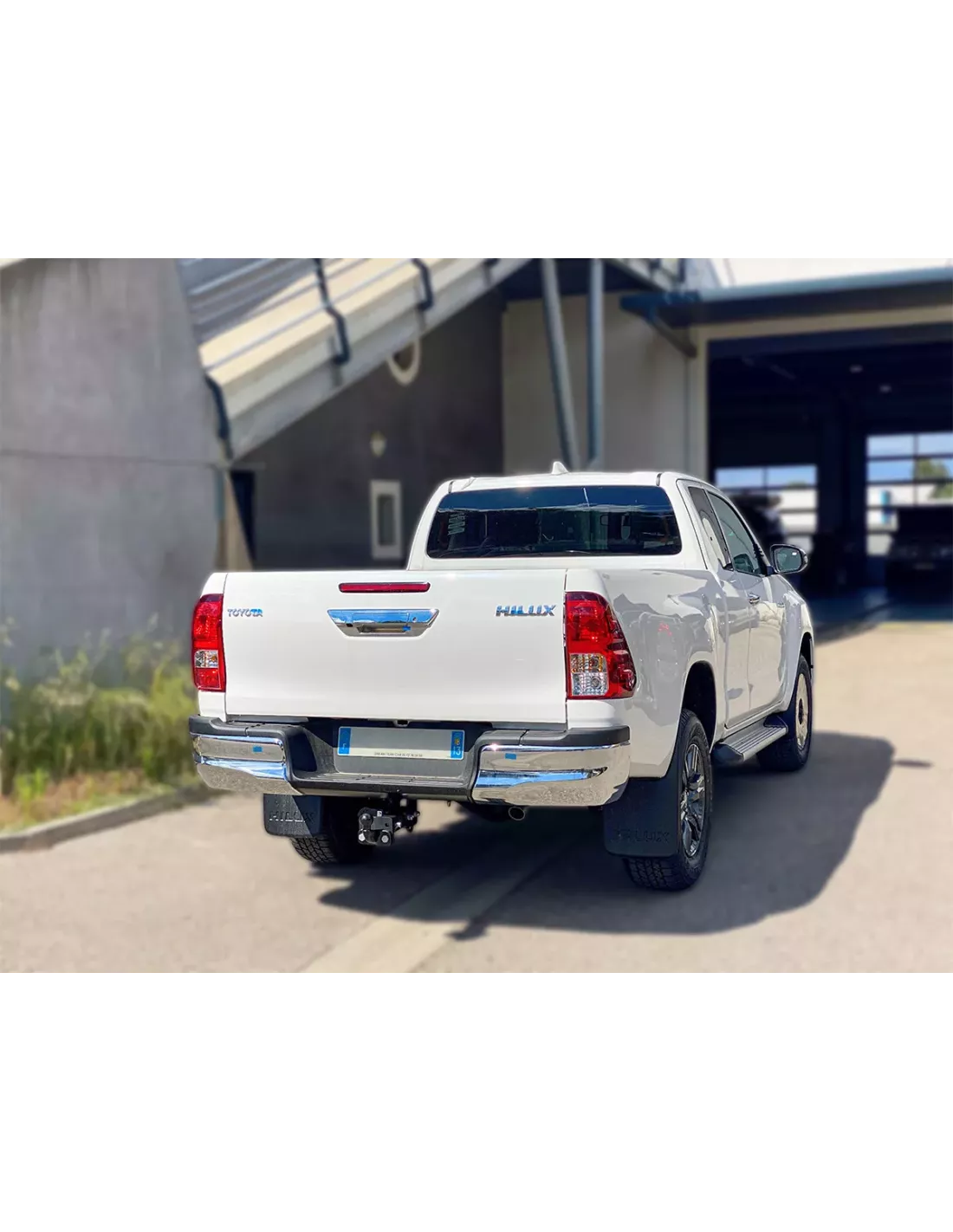 Attelage carré 2" homologué Toyota Hilux Revo -