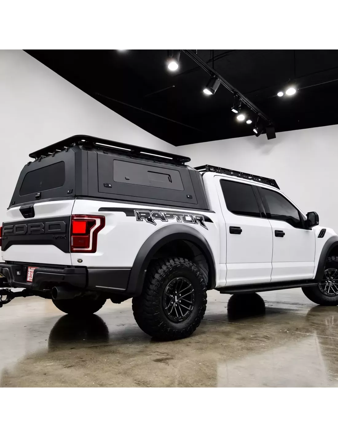 Hard top Ford Ranger Raptor 2022+ Traveller with sliding windows and roof bars
