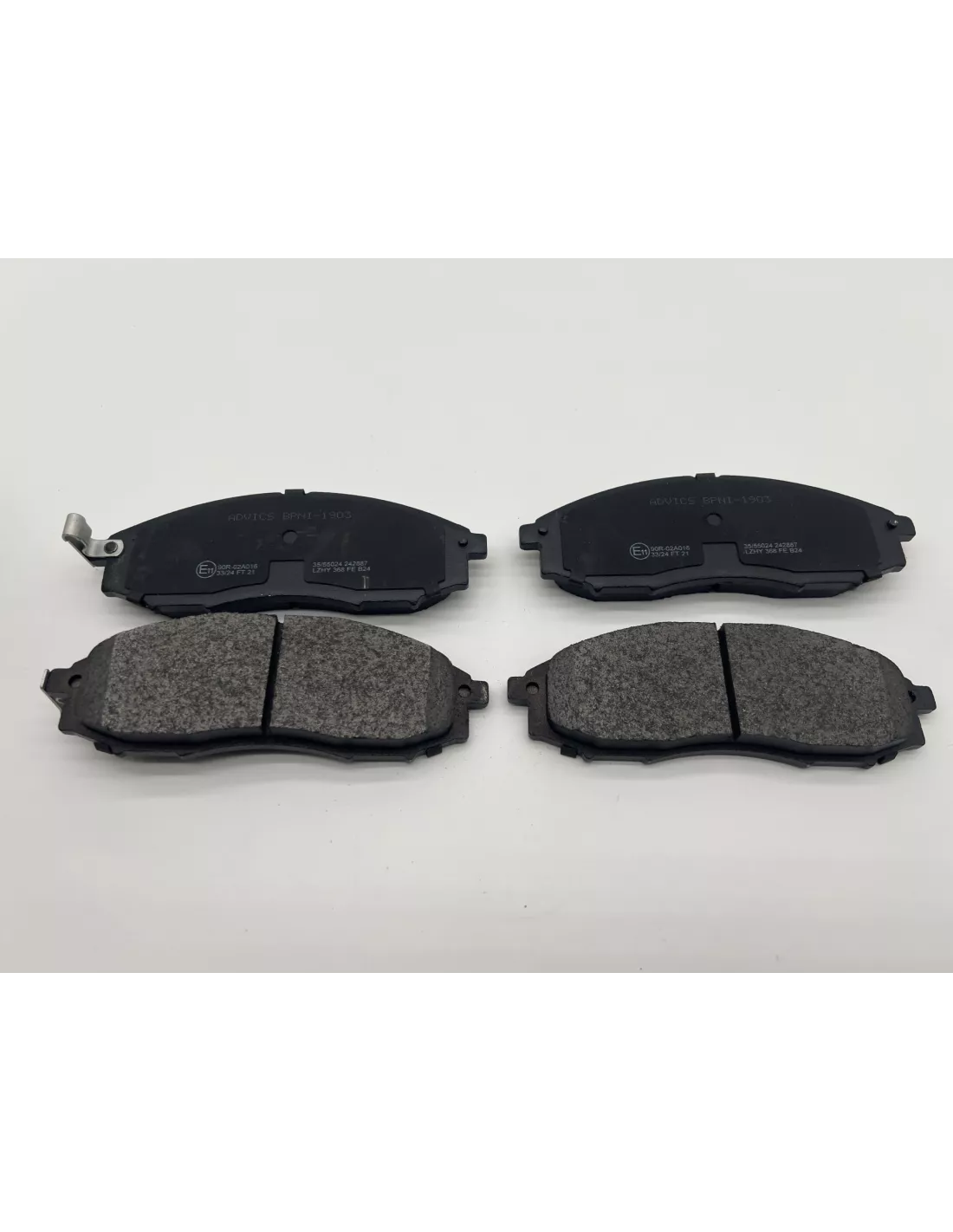 Plaquettes de frein avant Navara D22 - qualité origine AISIN -
