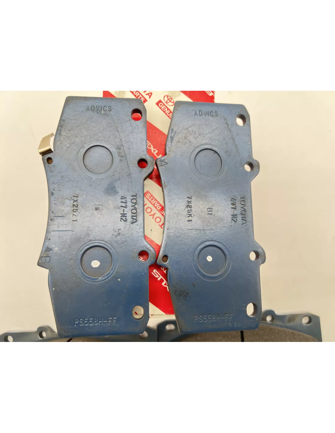 Plaquettes de frein avant Hilux Vigo - origine Toyota TOYOTA -