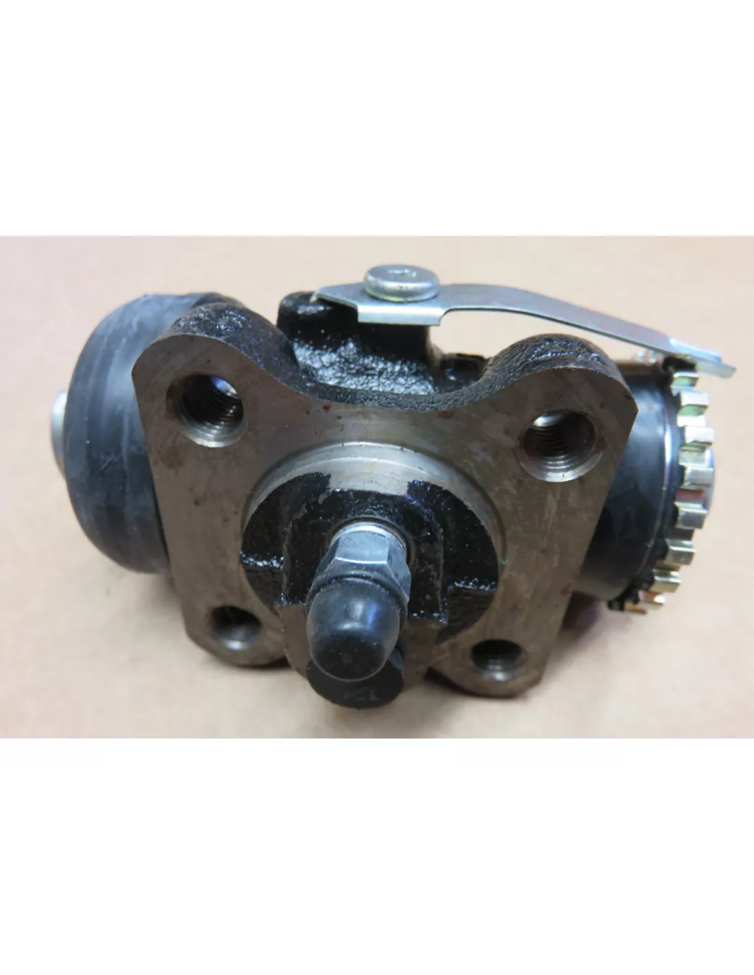 Cylindre de roue avant tambours avant avant 11/1984 AISIN -