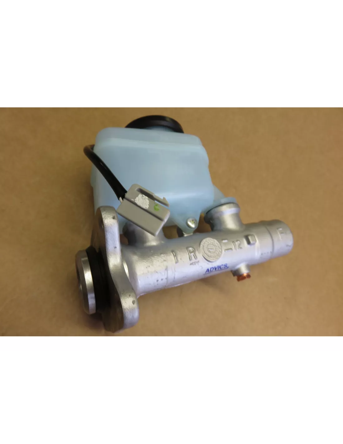 Maître cylindre frein HDJ80 12S sans ABS avant 08/92 AISIN -